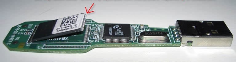 USB flash disk chip-off — NAND chip PCB'den sökülerek okuma